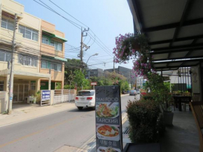 Baan Lao 3 Bedroom Town House near the sea